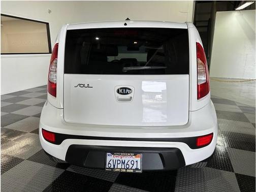 Photo 5 of 26 of 2013 Kia Soul +