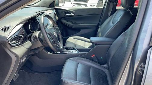 Photo 5 of 19 of 2021 Buick Encore GX Essence