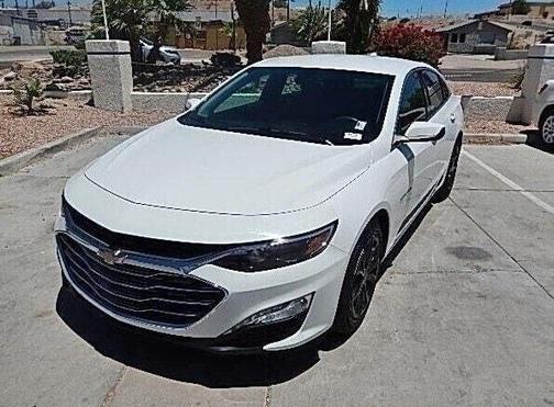 Photo 3 of 19 of 2020 Chevrolet Malibu LT
