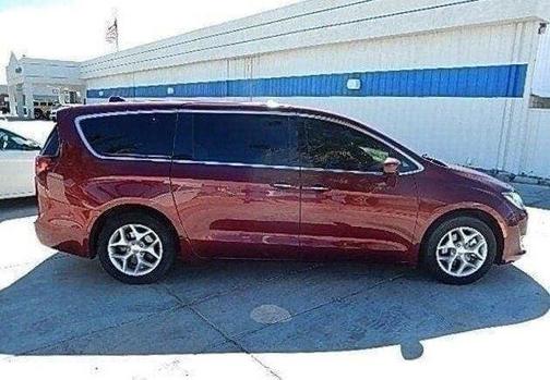Photo 5 of 19 of 2018 Chrysler Pacifica Touring Plus