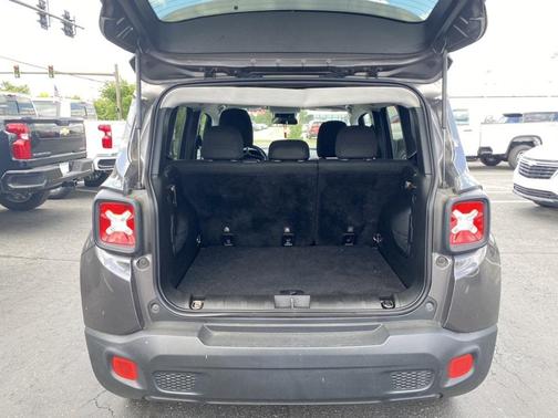Photo 5 of 32 of 2017 Jeep Renegade Latitude