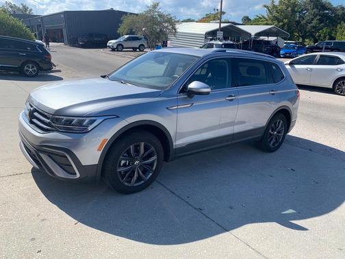 Photo 1 of 11 of 2023 Volkswagen Tiguan 2.0T SE