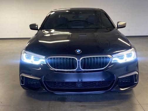 Photo 4 of 40 of 2020 BMW M550 i xDrive