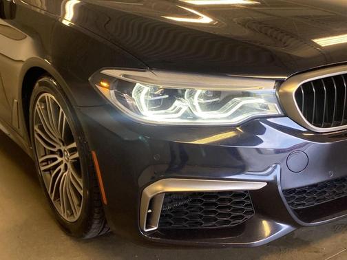 Photo 2 of 40 of 2020 BMW M550 i xDrive