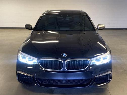 Photo 3 of 40 of 2020 BMW M550 i xDrive
