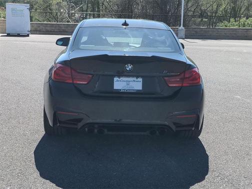 Photo 3 of 27 of 2018 BMW M4 Base