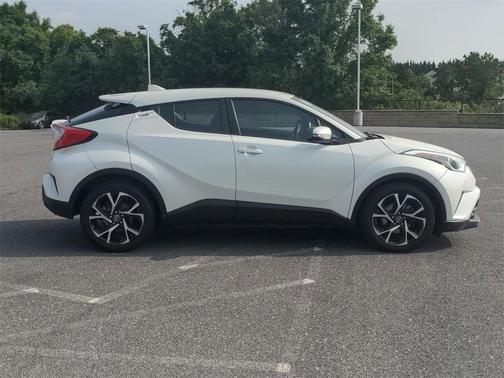 Photo 5 of 21 of 2018 Toyota C-HR XLE Premium