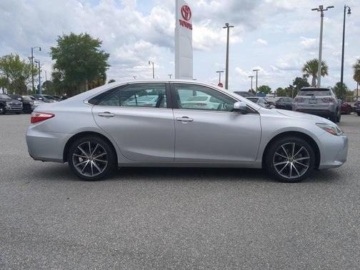 Photo 3 of 26 of 2015 Toyota Camry XSE