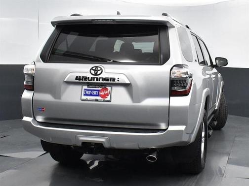 Photo 4 of 41 of 2022 Toyota 4Runner SR5