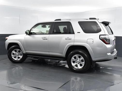 Photo 3 of 41 of 2022 Toyota 4Runner SR5