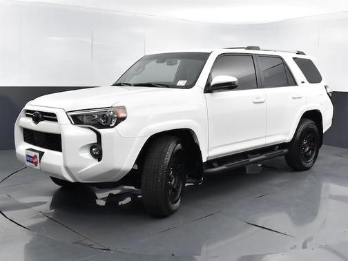 Photo 2 of 39 of 2022 Toyota 4Runner SR5
