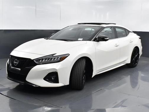 Photo 2 of 42 of 2023 Nissan Maxima SR