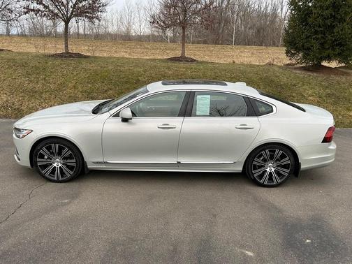 Photo 3 of 17 of 2022 Volvo S90 B6 Inscription
