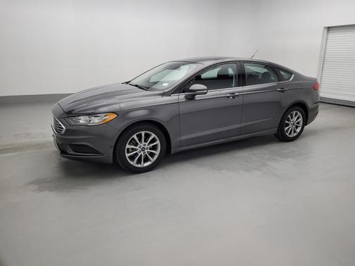 Photo 2 of 33 of 2017 Ford Fusion SE