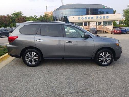 Photo 4 of 22 of 2020 Nissan Pathfinder SV