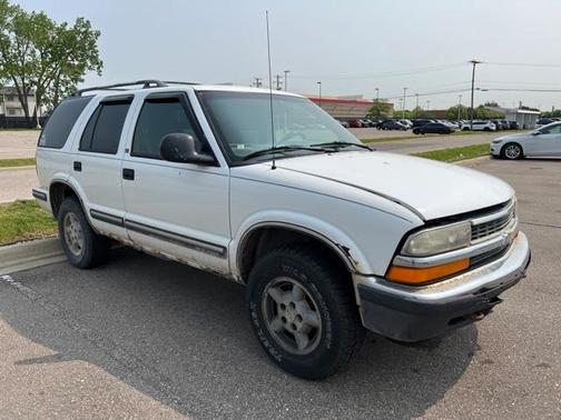 Photo 5 of 11 of 1998 Chevrolet Blazer LS