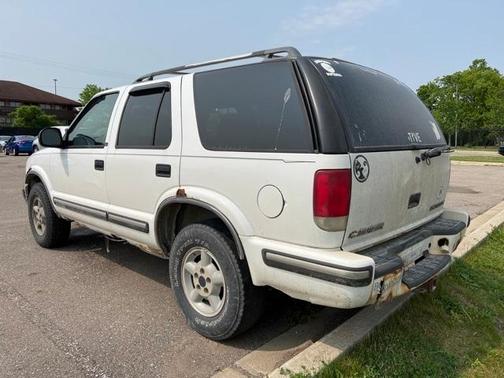 Photo 2 of 11 of 1998 Chevrolet Blazer LS