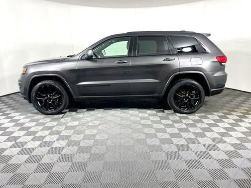 Photo 4 of 32 of 2019 Jeep Grand Cherokee Altitude