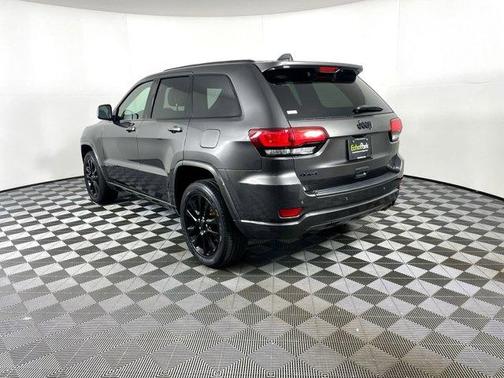 Photo 5 of 32 of 2019 Jeep Grand Cherokee Altitude
