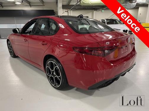 Photo 3 of 36 of 2022 Alfa Romeo Giulia Veloce