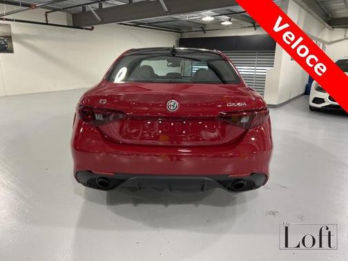 Photo 4 of 36 of 2022 Alfa Romeo Giulia Veloce