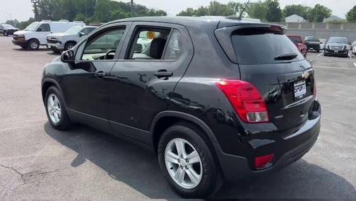 Photo 5 of 29 of 2020 Chevrolet Trax LS