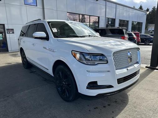Photo 1 of 30 of 2022 Lincoln Navigator Reserve