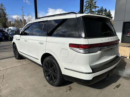 Photo 5 of 30 of 2022 Lincoln Navigator Reserve