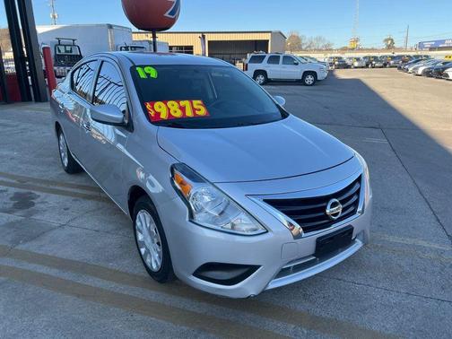 Photo 1 of 8 of 2019 Nissan Versa S