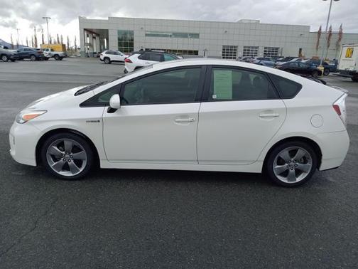 Photo 4 of 15 of 2013 Toyota Prius PERSONA