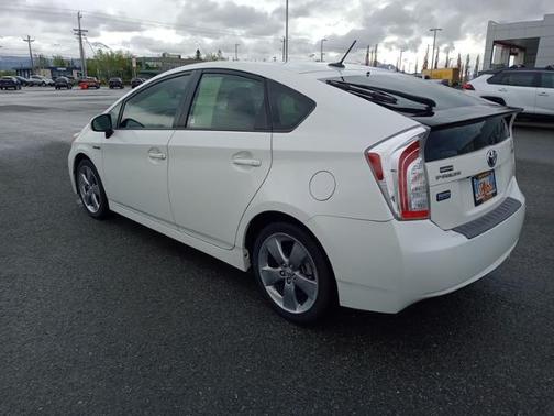 Photo 5 of 15 of 2013 Toyota Prius PERSONA