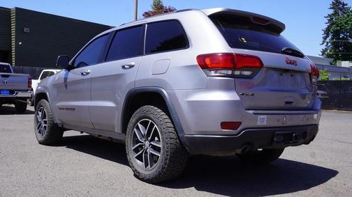 Photo 3 of 25 of 2017 Jeep Grand Cherokee Trailhawk