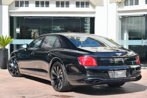 Photo 3 of 25 of 2022 Bentley Flying Spur V8