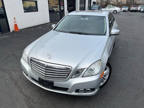 Photo 2 of 75 of 2010 Mercedes-Benz E-Class E 350 4MATIC