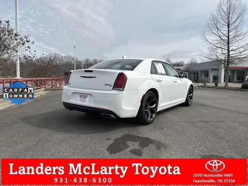 Photo 3 of 36 of 2021 Chrysler 300 S