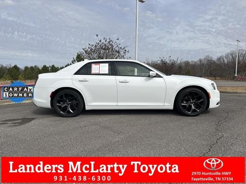 Photo 2 of 36 of 2021 Chrysler 300 S