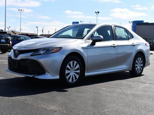 Photo 3 of 35 of 2018 Toyota Camry Hybrid LE