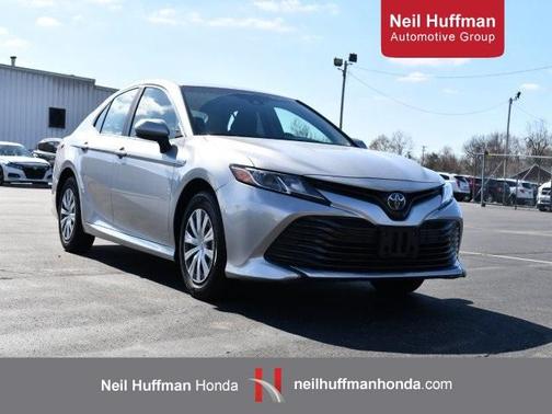 Photo 1 of 35 of 2018 Toyota Camry Hybrid LE