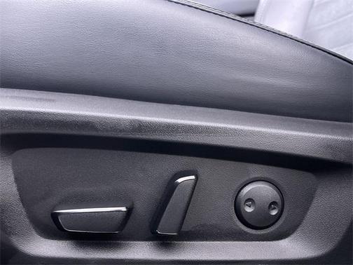 Photo 4 of 15 of 2022 Mitsubishi Outlander Black Edition