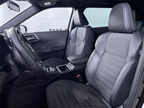 Photo 3 of 15 of 2022 Mitsubishi Outlander Black Edition