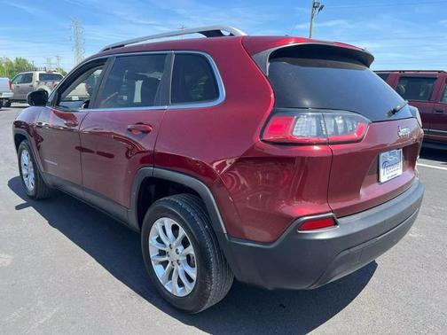 Photo 4 of 11 of 2019 Jeep Cherokee Latitude