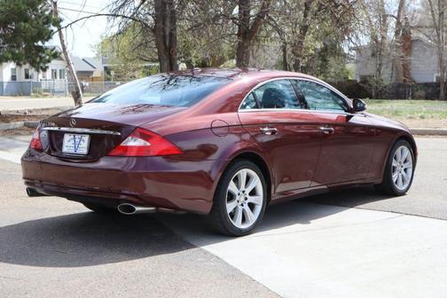 Photo 4 of 56 of 2008 Mercedes-Benz CLS-Class CLS 550