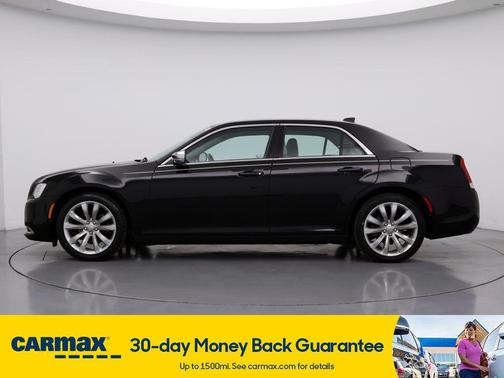 Photo 3 of 29 of 2018 Chrysler 300 Touring