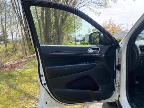 Photo 5 of 25 of 2019 Jeep Grand Cherokee Limited