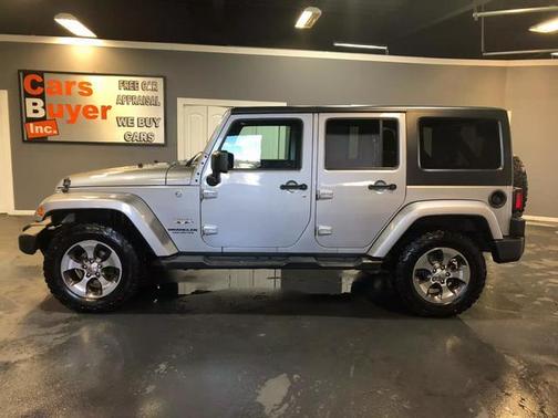 Photo 2 of 37 of 2016 Jeep Wrangler Unlimited Sahara
