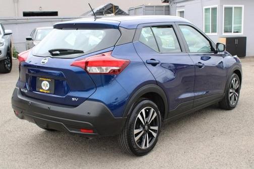 Photo 4 of 31 of 2020 Nissan Kicks SV