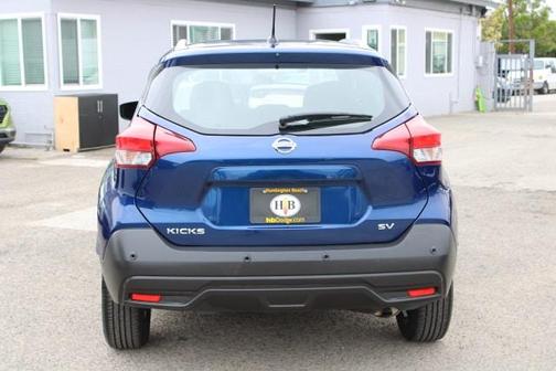 Photo 5 of 31 of 2020 Nissan Kicks SV