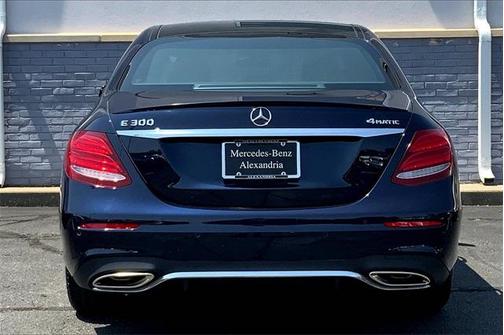 Photo 3 of 30 of 2019 Mercedes-Benz E-Class E 300