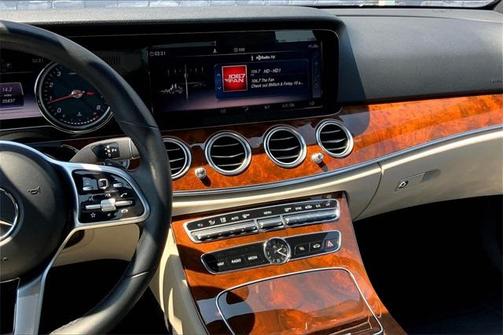 Photo 5 of 30 of 2019 Mercedes-Benz E-Class E 300