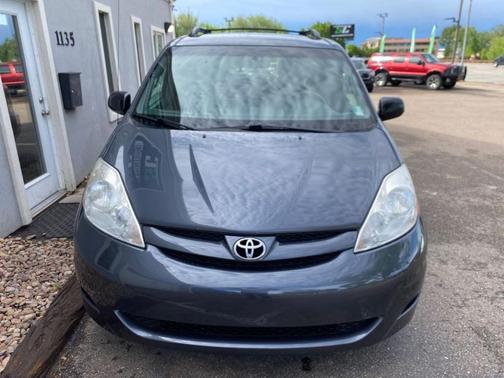 Photo 3 of 16 of 2008 Toyota Sienna LE